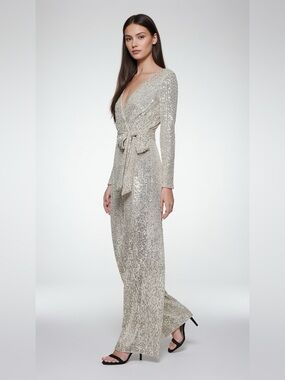 ✨ 🆕 Eliza J Sequin Belted Jumpsuit – Size 4✨
💫 Elegant | Sparkly | Event Ready